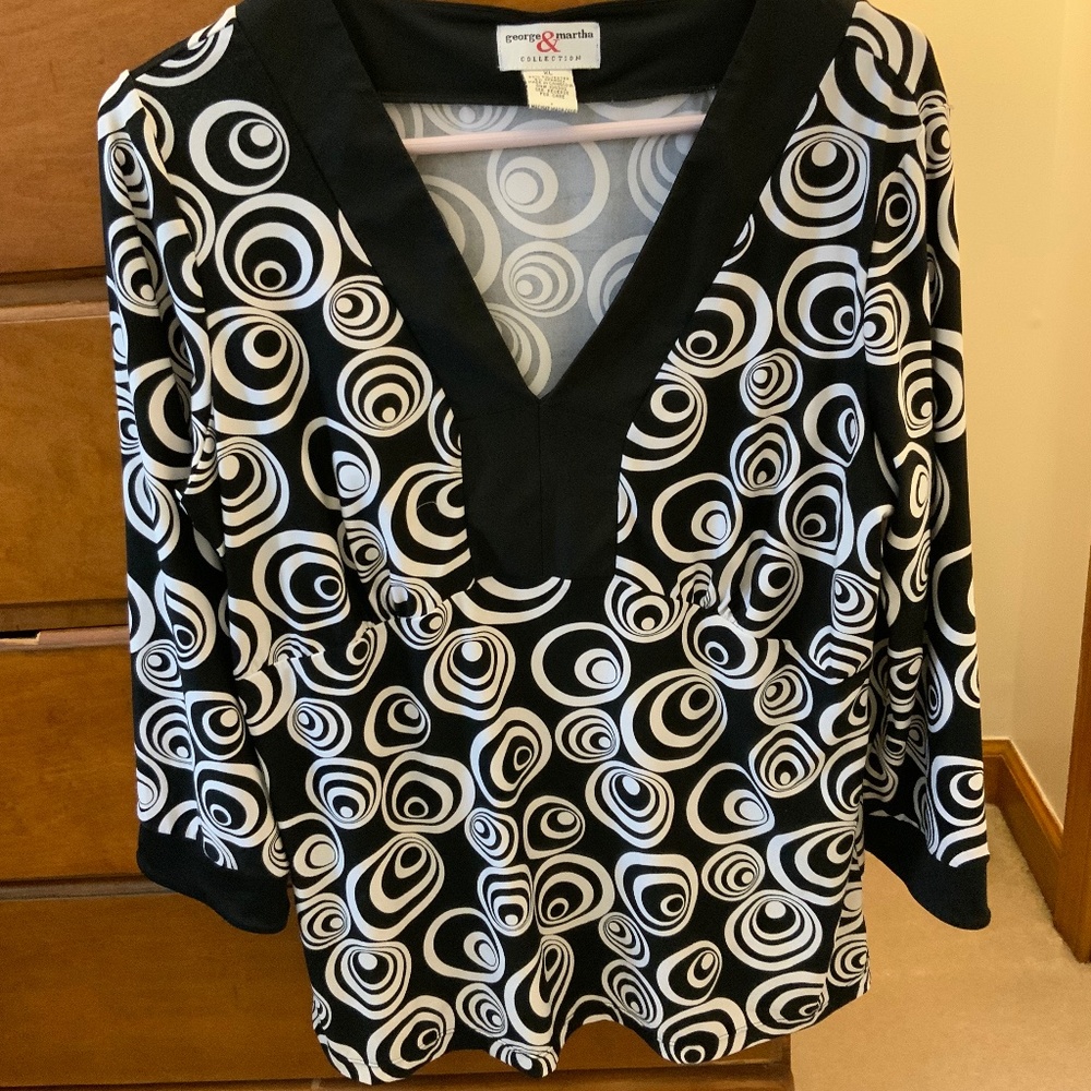 Dress barn Black a white top. George & Martha